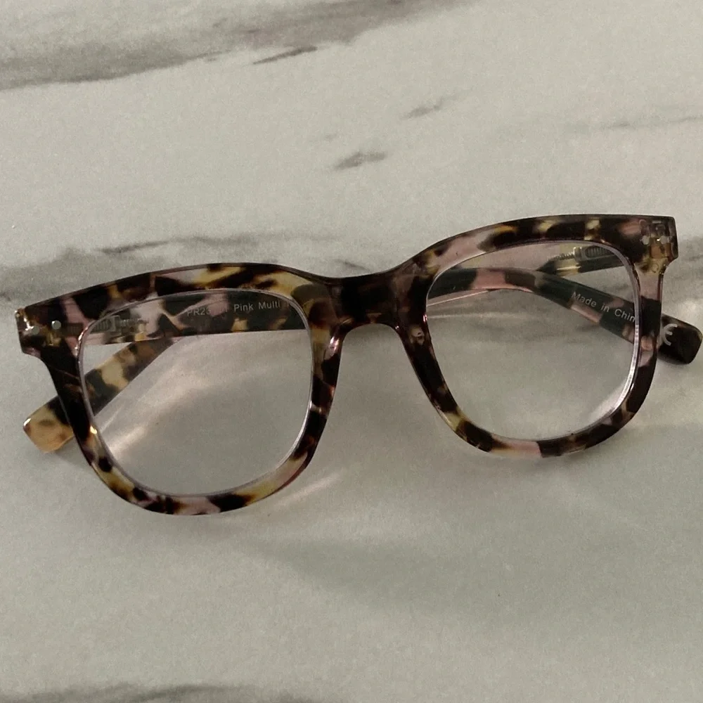 Tortoise Shell Pattern Glasses - Picture 5 of 16